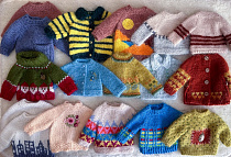 Свитер вязанный для куклы Paola Reina 33 см, в ассортименте